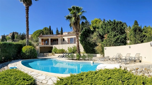 For sale €445,000 - Beautiful Villa (114 m²) with stunning views and 3 bedrooms, 2 bathrooms, heated