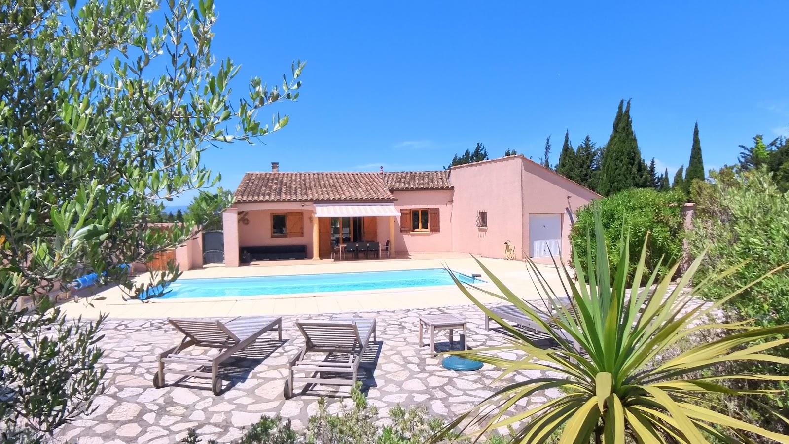 For sale €420,000 - Detached villa (135 m²) with 3 bedrooms, 3 bathrooms, air conditioning, swimming