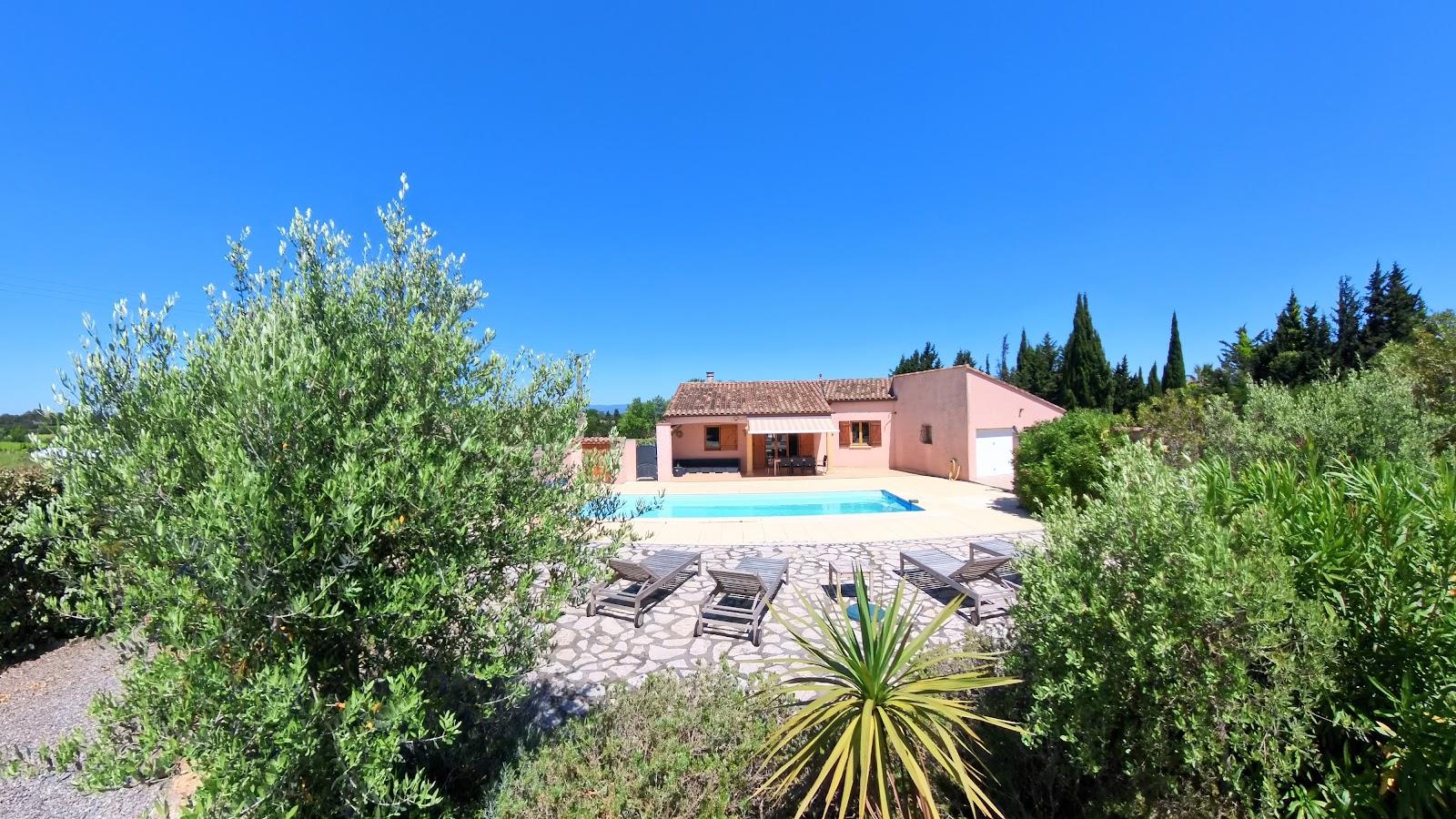 For sale €420,000 - Detached villa (135 m²) with 3 bedrooms, 3 bathrooms, air conditioning, swimming