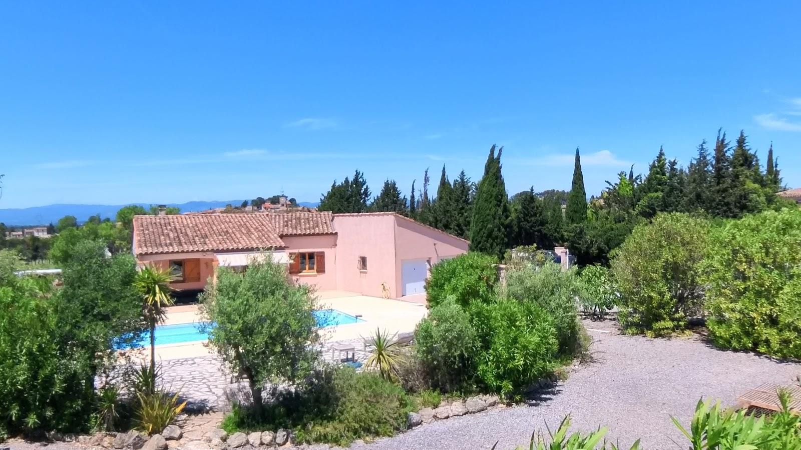 For sale €420,000 - Detached villa (135 m²) with 3 bedrooms, 3 bathrooms, air conditioning, swimming