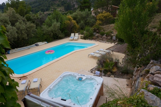 À vendre 439 000 € - Villa de luxe (122 m²), 4 chambres, 3 salles de bain, jacuzzi et piscine chauff