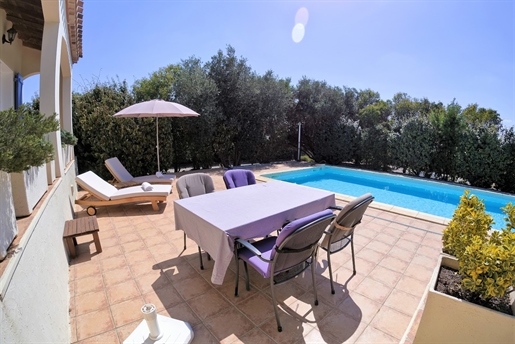 Te koop € 499.000 - Luxe villa (150 m²) met mooi vrij uitzicht, 4 slaapkamers, 2 badkamers, airco, j