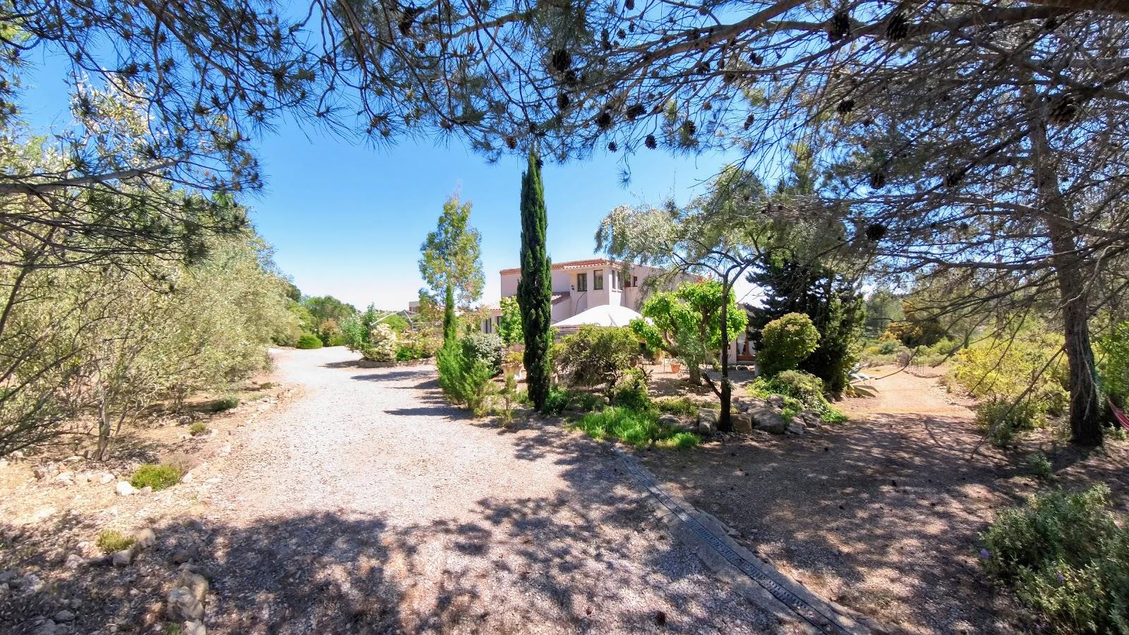 For sale €425,000 - Spacious villa and guest apartment (240 m²) with 2 bedrooms, 2 bathrooms, cellar