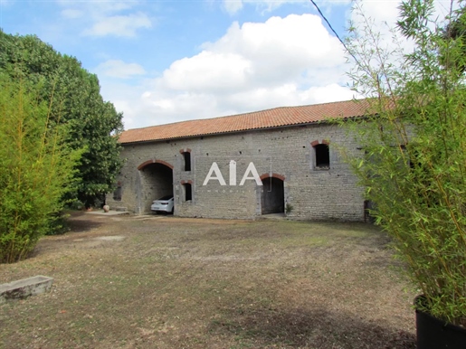 Large building property near aigre