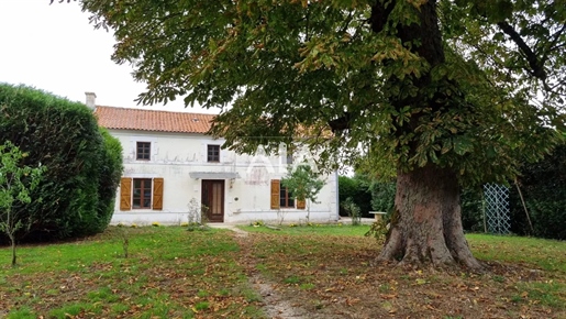 Dom na wsi w pobliżu Villefagnan