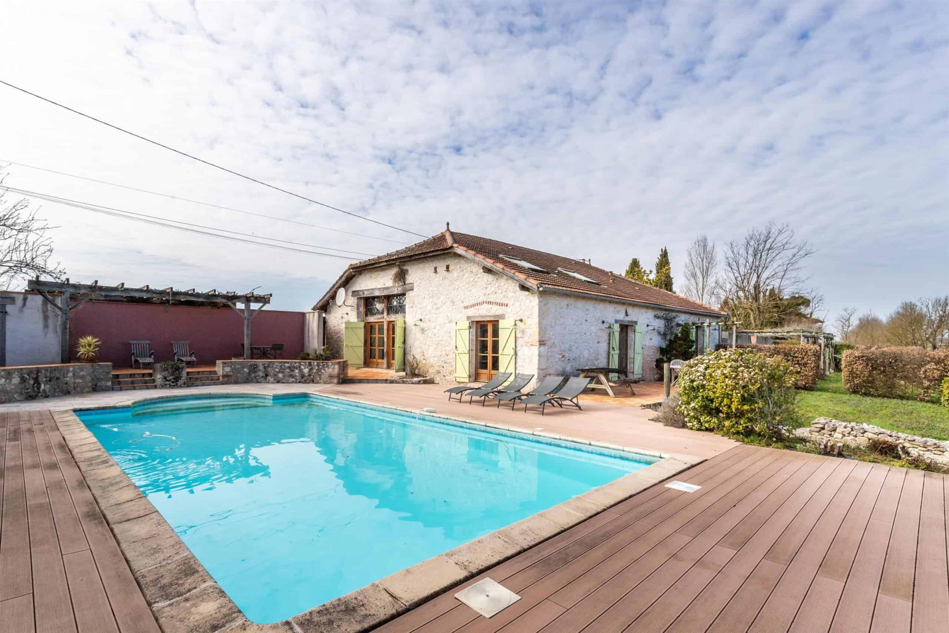 Country house with pool