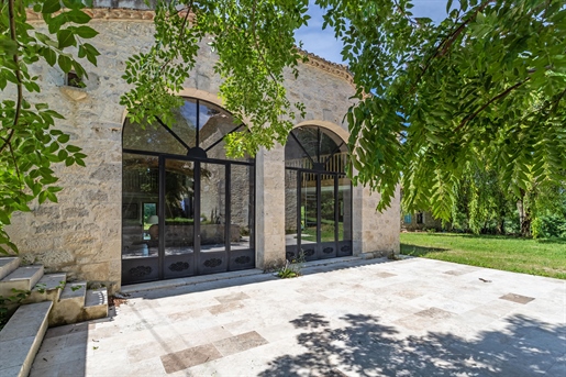 Stone farmhouse with renovation projects