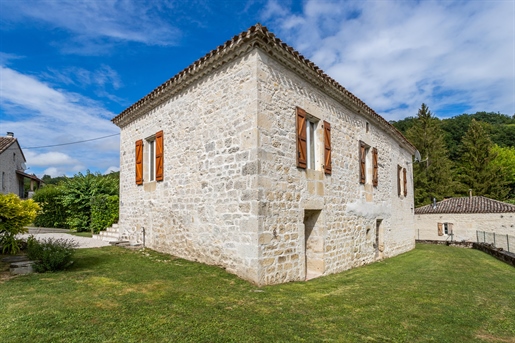 Stone house in a peaceful village near Lauzerte