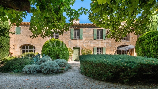 Unique property for sale very close to Saint-Rémy-de-Provence.
