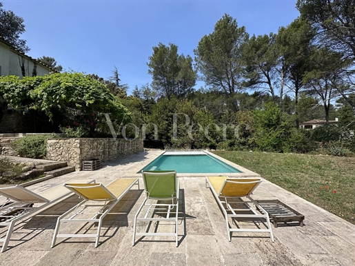 House to renovate in the heart of the Alpilles