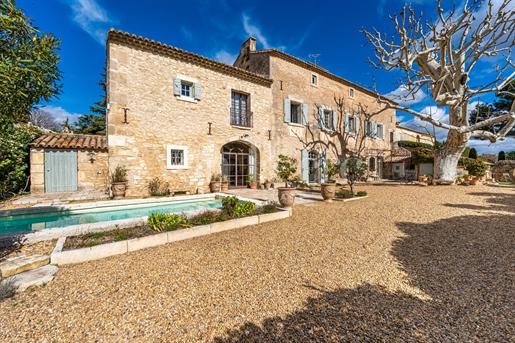 Superb village property for sale in Le Paradou