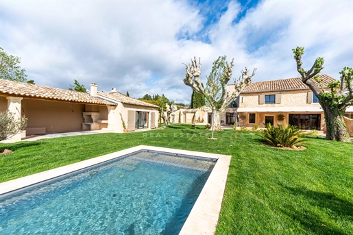 Superb village property in the southern Alpilles