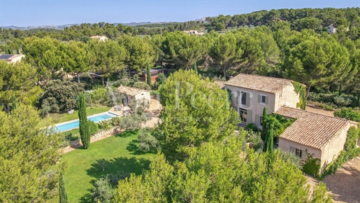 Beautiful bastide nestled in the midst of a sumptuous landscaped park of over 1 hectare.