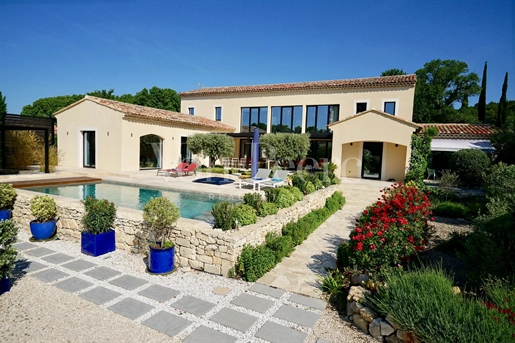 Contemporary house for sale in le Paradou