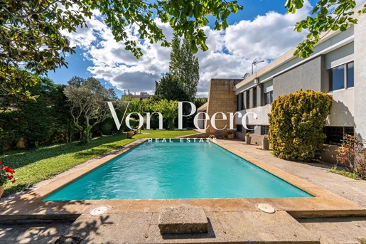 Rare à Arles: Maison d'architecte avec 4 chambres, piscine, garage et jardin