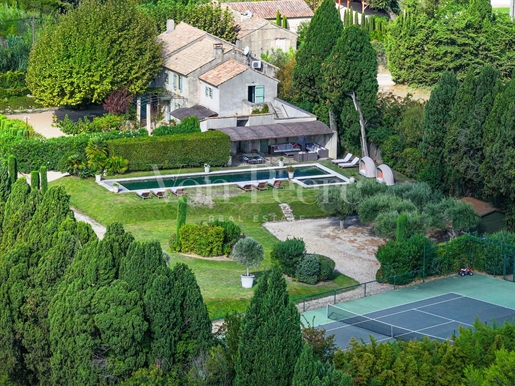Beautiful farmhouse for sale in Saint Remy de Provence