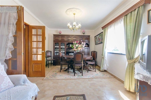 Home / Villa met 4 Kamers in Santarém met 303,00 m²