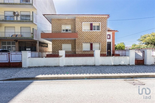 Town House with 6 Rooms in Santarém with 240,00 m²
