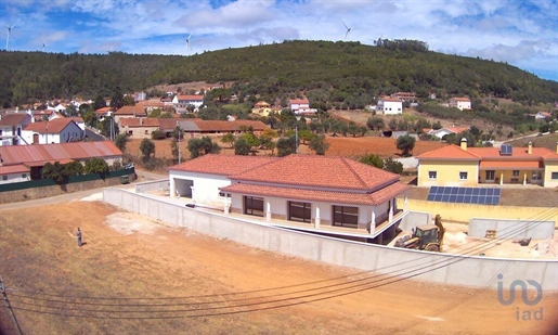 Home / Villa with 3 Rooms in Santarém with 260,00 m²