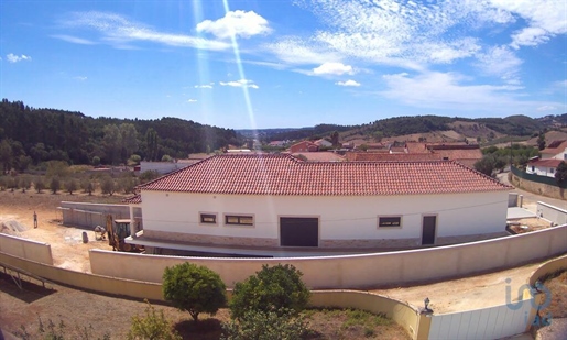 Home / Villa with 3 Rooms in Santarém with 260,00 m²