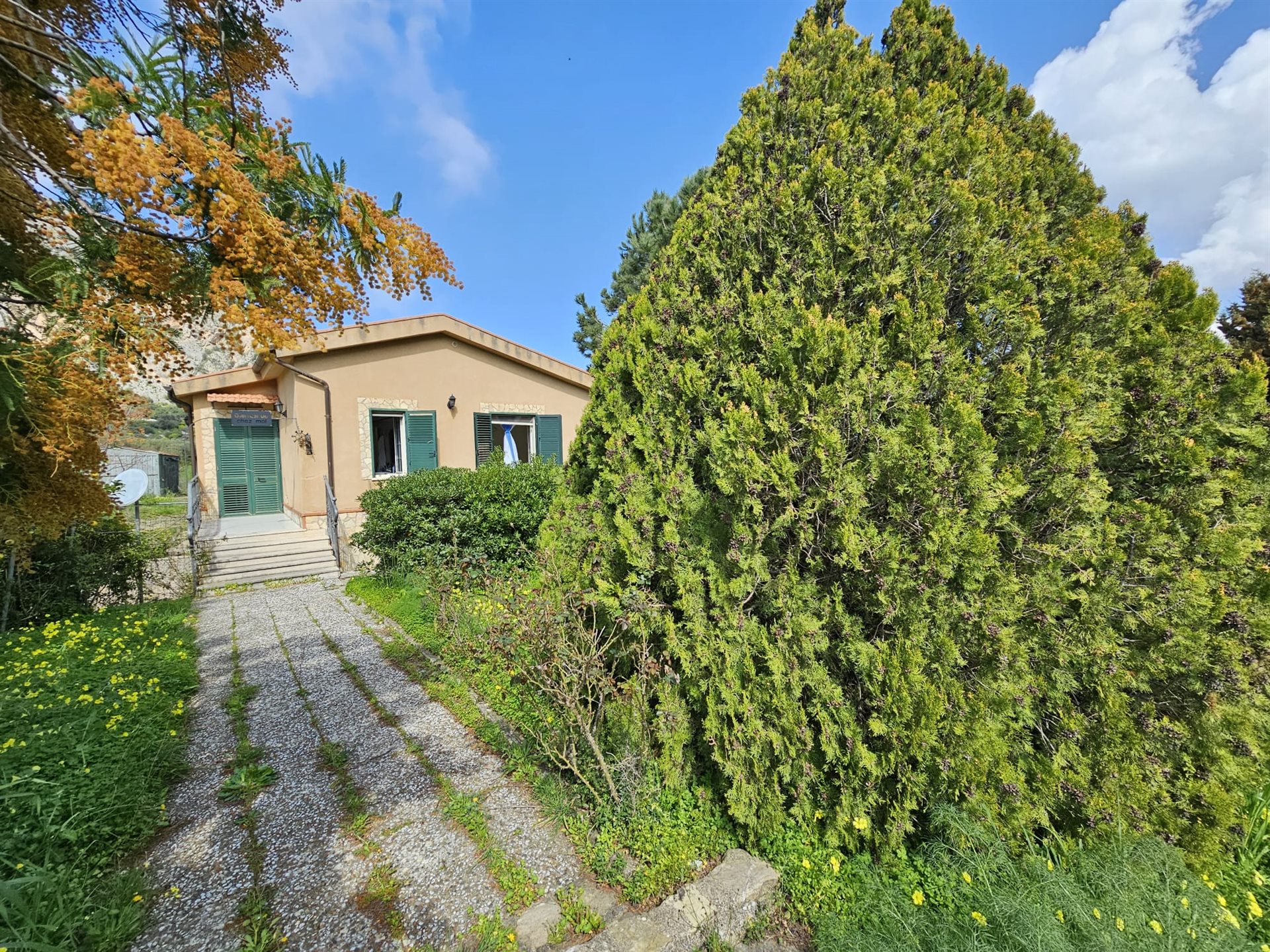 Zum Verkauf steht eine Villa in Collesano in Contrada Croce