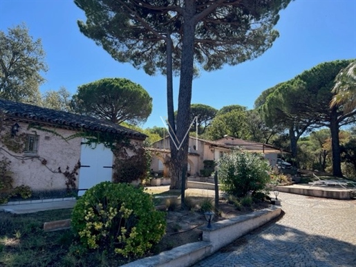 Beautiful quiet property with its wooded park of more than 22,000m2
