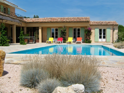 Sehr schönes provenzalisches Haus mit angelegtem Garten und Swimmingpool in einer ruhigen Gegend, w