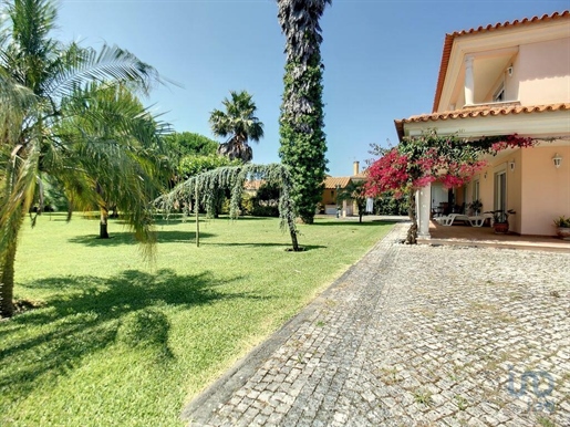House with 5 Rooms in Aveiro with 295,00 m²
