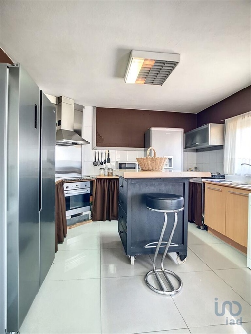 Huis met 4 Kamers in Aveiro met 280,00 m²