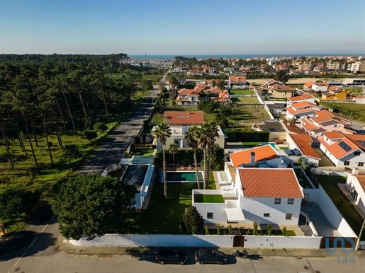 Home / Villa with 5 Rooms in Aveiro with 345,00 m²