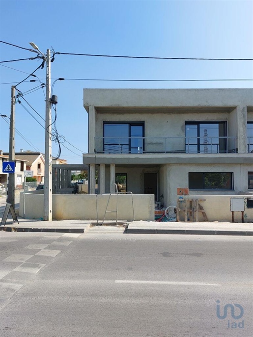 Housing with 4 Rooms in Setúbal with 170,00 m²