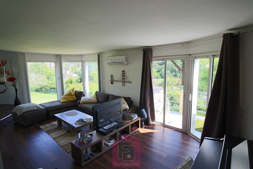 Beautiful architect-designed house with a view of Puy l'Evêque