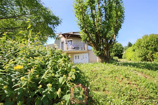 Beautiful architect-designed house with a view of Puy l'Evêque