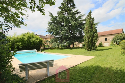 Charming property on 3 hectares at the gates of Prayssac