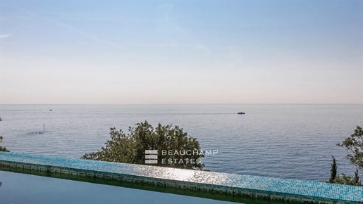 Te renoveren villa met panoramisch uitzicht op zee gelegen op een omheind landgoed in Miramar, Théo