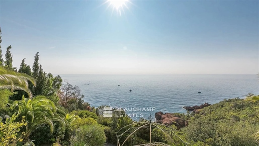 Villa to renovate with panoramic sea view located in a closed domain in Miramar, Théoule sur Mer