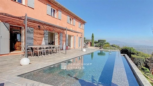Wonderful property with panoramic view on the hills of Mandelieu