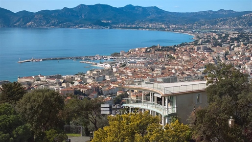 Cannes Californië - villa uit de jaren 1970 met een adembenemend uitzicht op de baai van Cannes en 