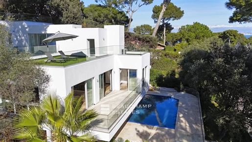 Cap d'Antibes-Contemporary villa with sea view