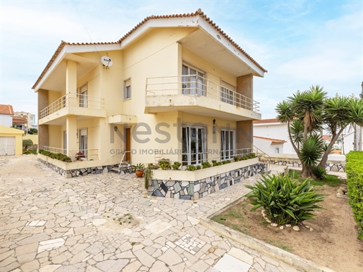 House T8 Bifamiliar for sale in Praia da Areia Branca