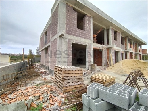 House T4 semi-detached for sale in Lourinhã