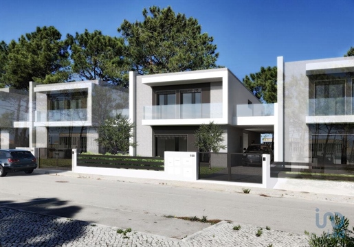 Home / Villa with 3 Rooms in Setúbal with 161,00 m²