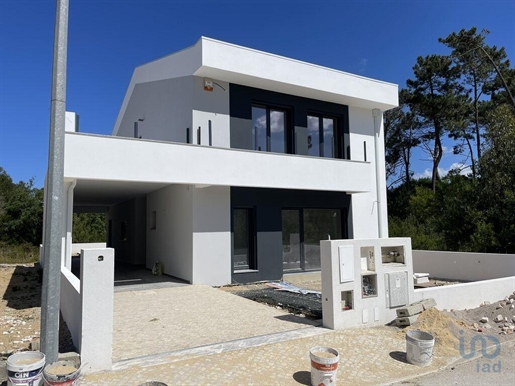 Home / Villa met 3 Kamers in Setúbal met 161,00 m²