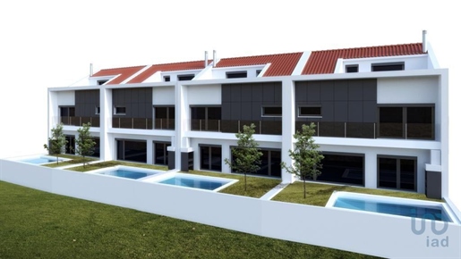 Home / Villa met 4 Kamers in Setúbal met 304,00 m²