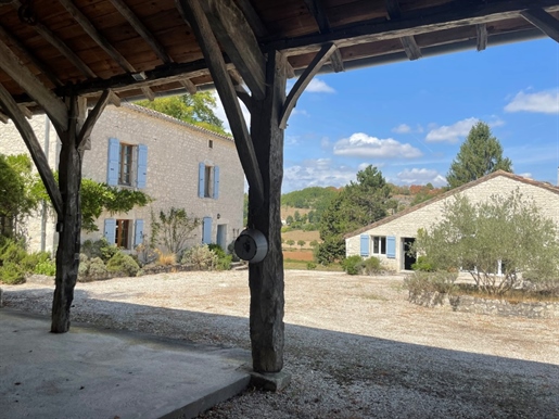 Superb group of 3 renovated buildings with a barn, swimming pool and excellent views