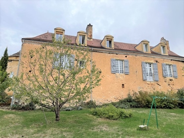 Vues panoramiques pour cet bel ensemble avec maison principale, 2 gites et dépendances - Dordogne