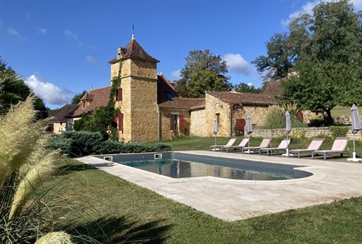 Superb mill with dovecote, 3 gîtes, outbuilding and swimming pool, on 8.3 ha of land.