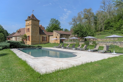 Superb mill with dovecote, 3 gîtes, outbuilding and swimming pool, on 8.3 ha of land.