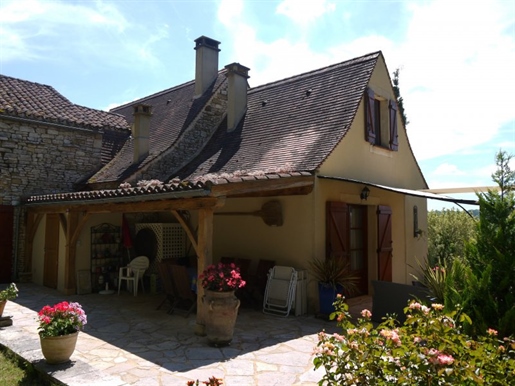 Superbe maison de village du Xviii ème siècle, 3 chambres, jardin, terrasses et garage