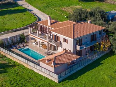 Villa 350 m², Eleioi-Pronoi